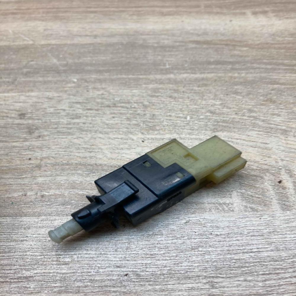 A0015454409   Brake pedal sensor switch Mercedes-Benz A W169