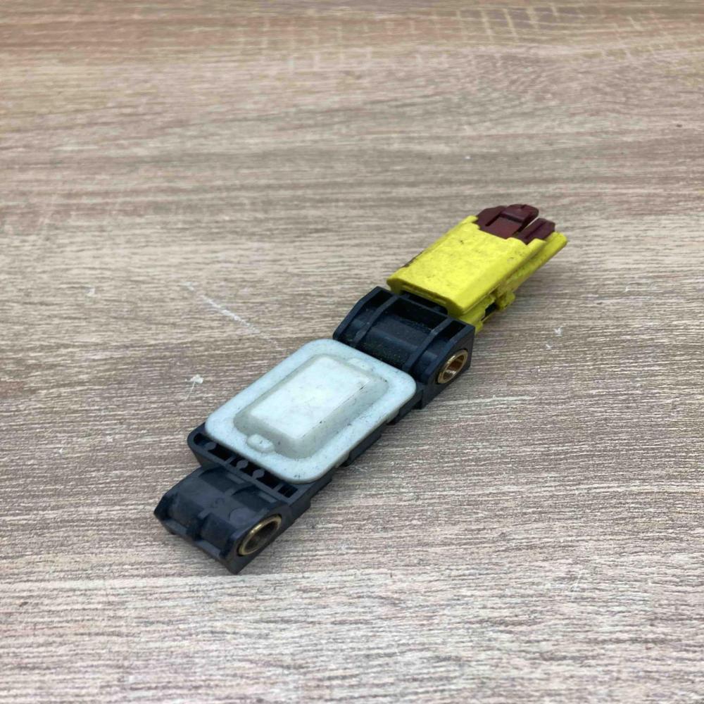 4B0959643D 600845  Airbag deployment crash/impact sensor Audi A8 S8 D3 4E