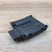 4E0820511 0132801323  Air flap motor/actuator Volkswagen Touareg I
