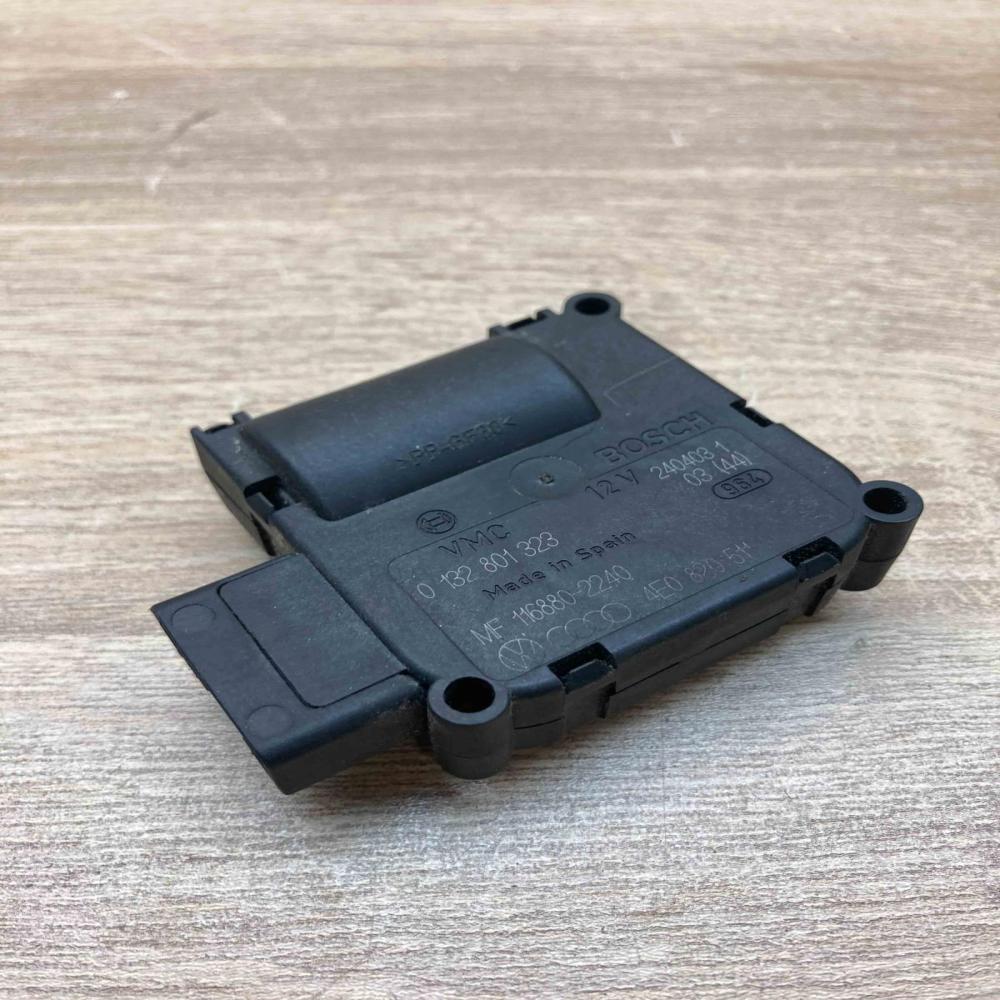4E0820511 0132801323  Air flap motor/actuator Volkswagen Touareg I