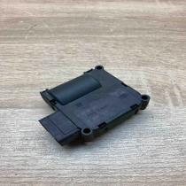 4E0820511 0132801323  Air flap motor/actuator Volkswagen Touareg I