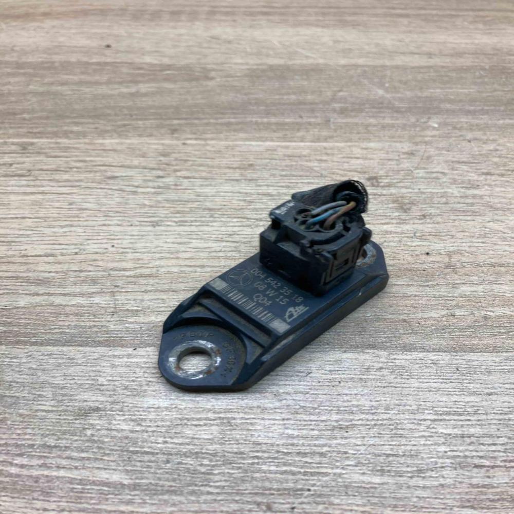 0045423518   Airbag deployment crash/impact sensor Mercedes-Benz ML W164