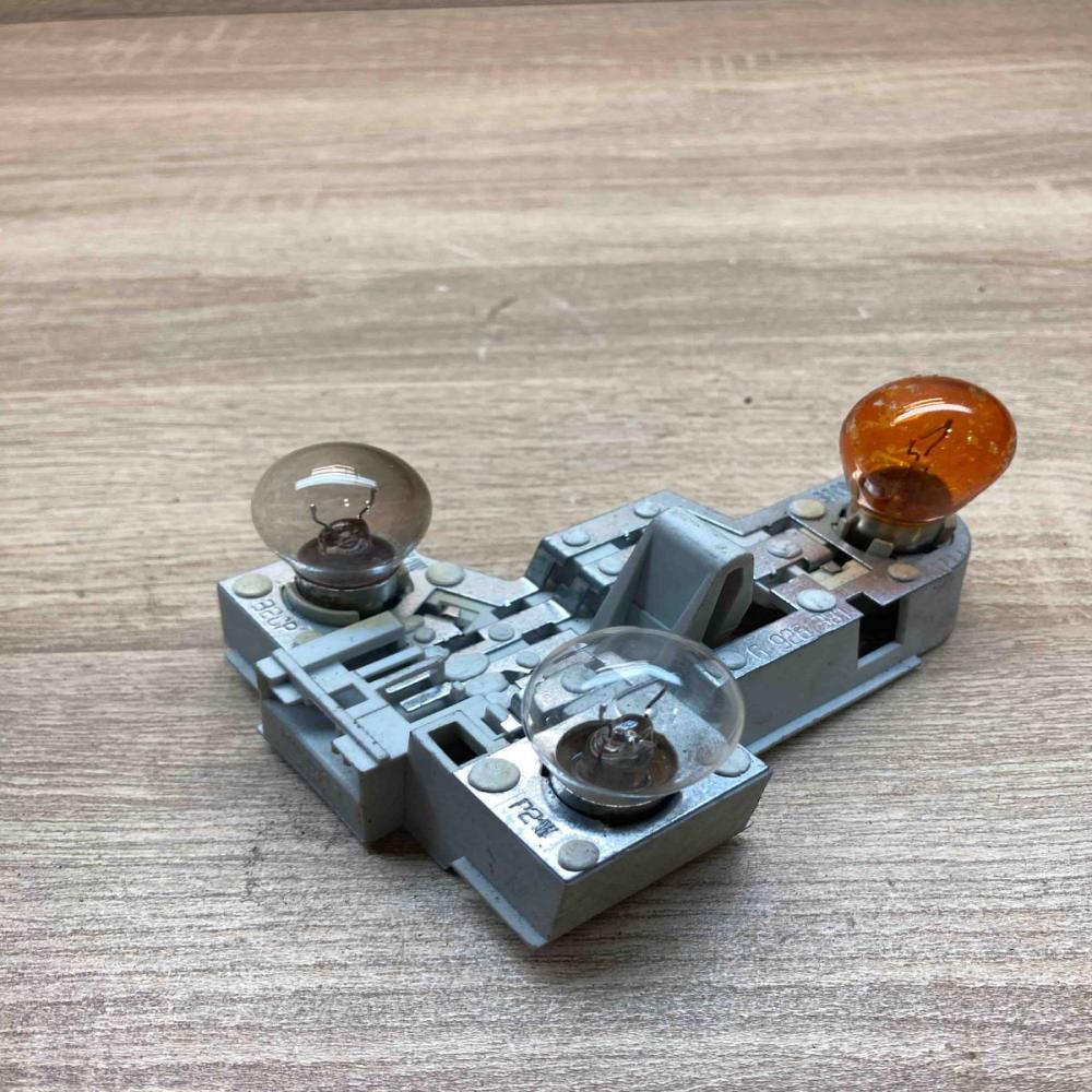 6928381   Tail light bulb cover holder BMW 3 E46