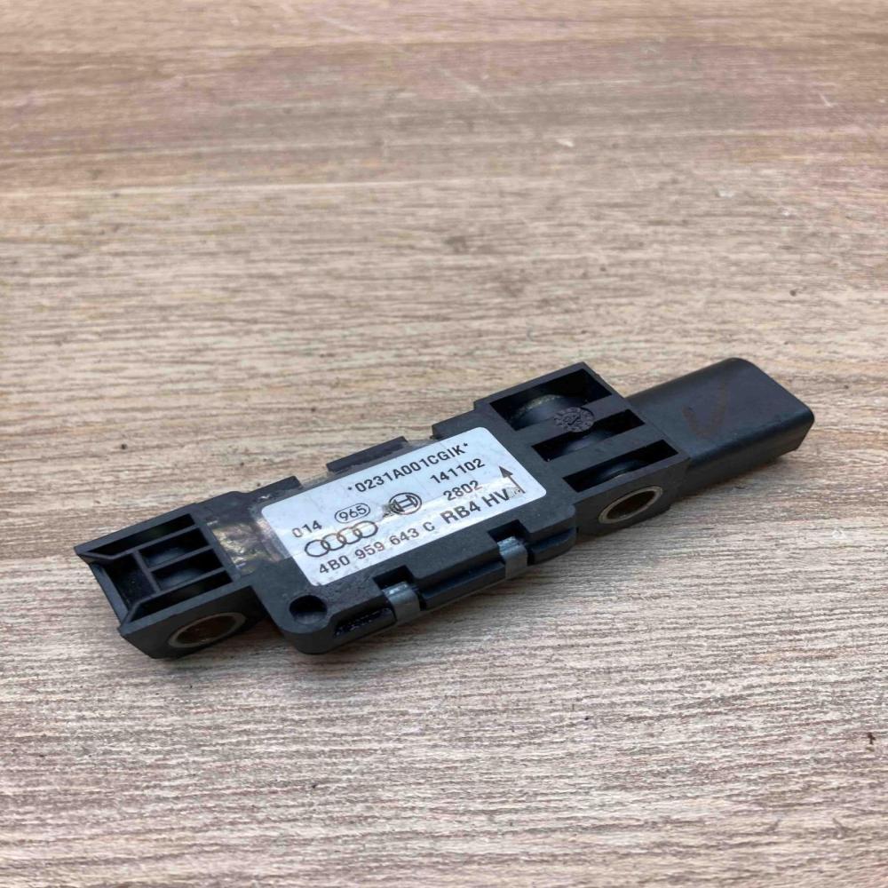 4B0959643C 141102  Airbag deployment crash/impact sensor Audi A6 S6 C5 4B