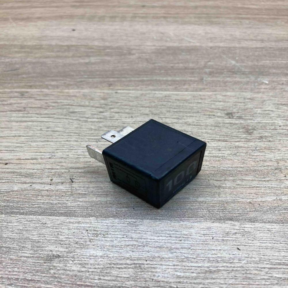 7M0951253A 95VW10K705CA  Other relay Audi 100 S4 C4