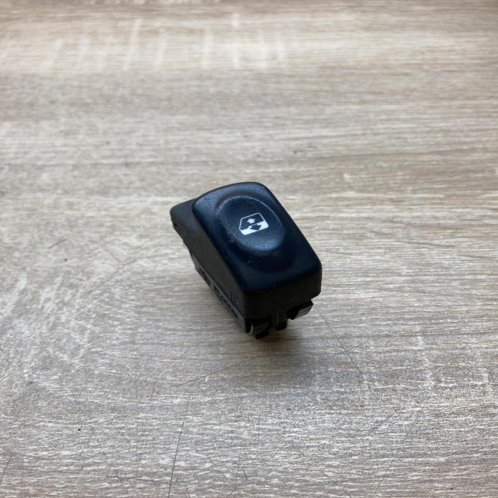 429998K   Electric window control switch Renault Megane I