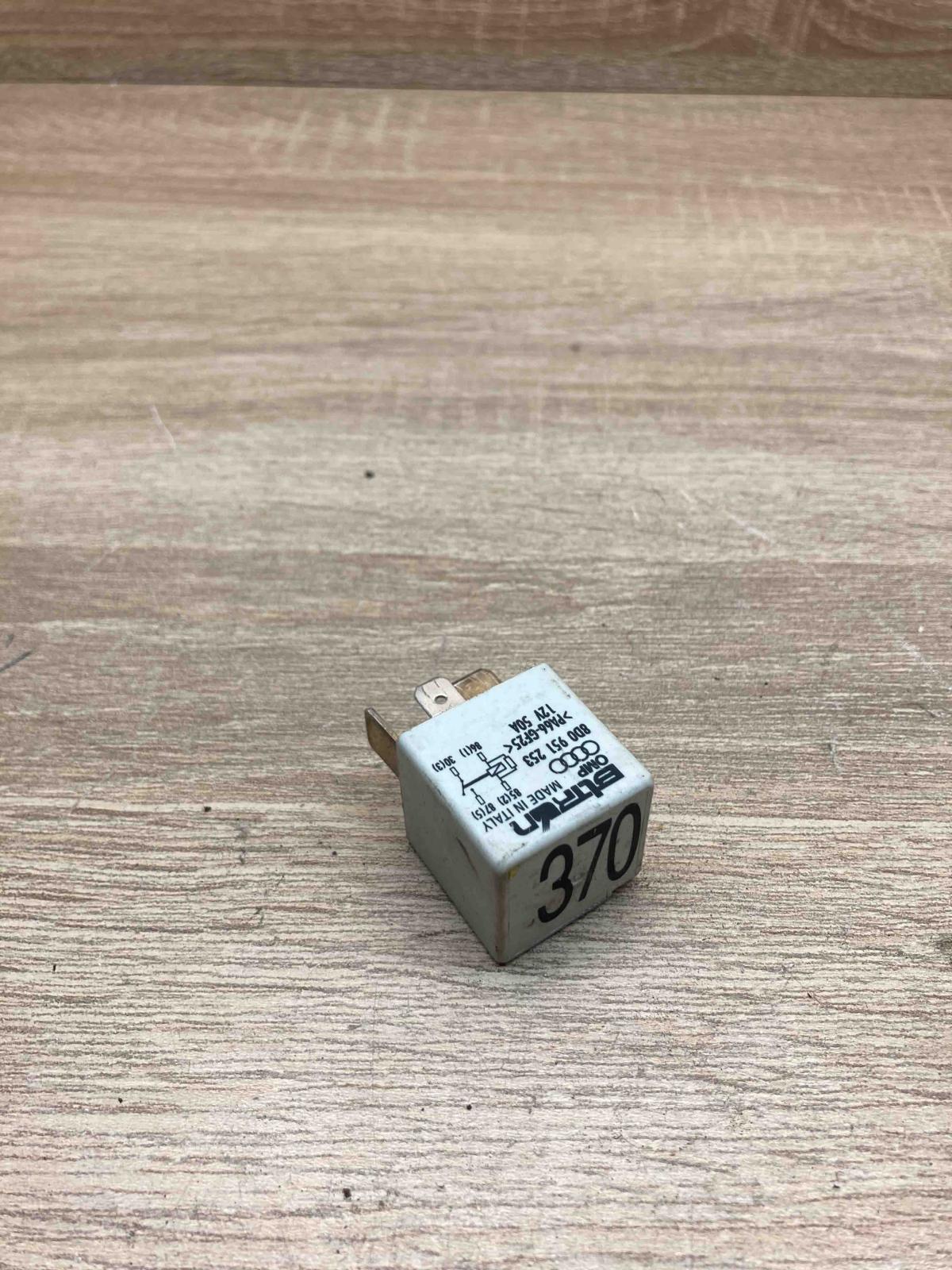 8D0951253  370 Other relay Volkswagen PASSAT B5.5