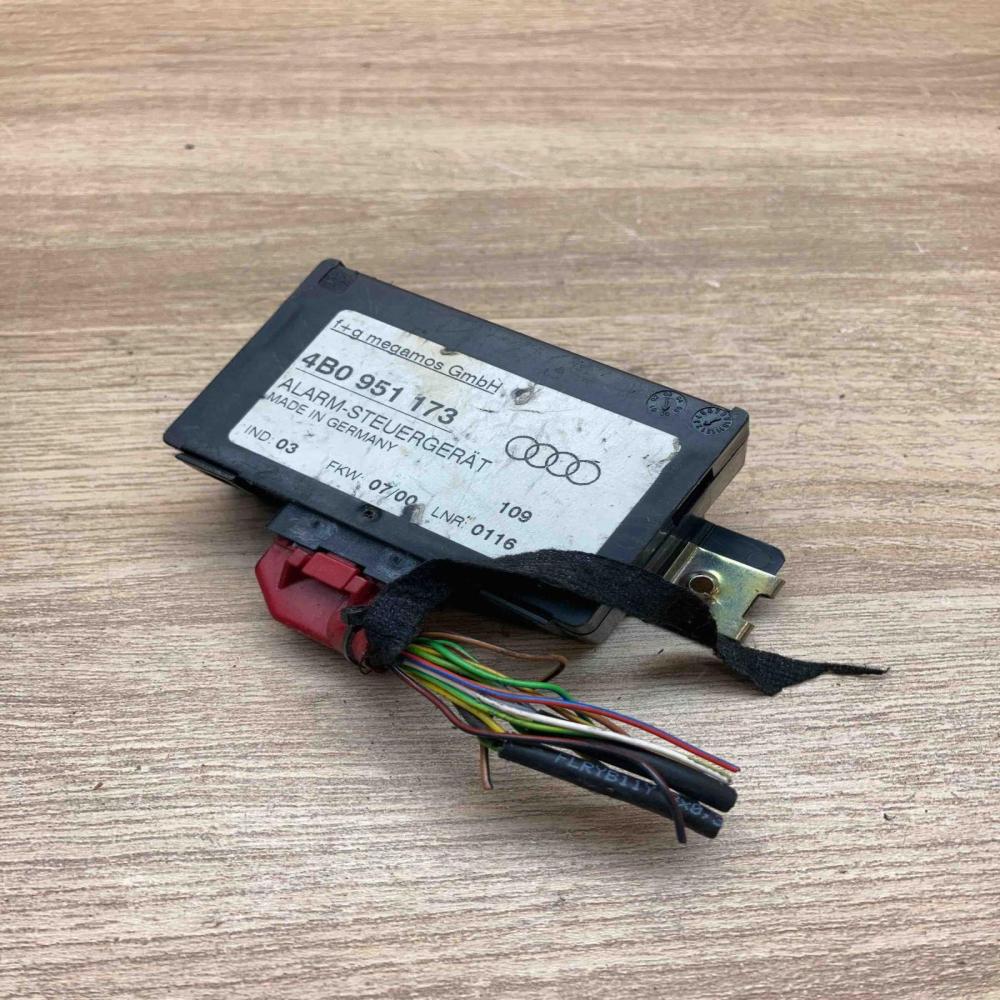4B0951173 7480101 01  Alarm control unit/module Audi A3 S3 8L