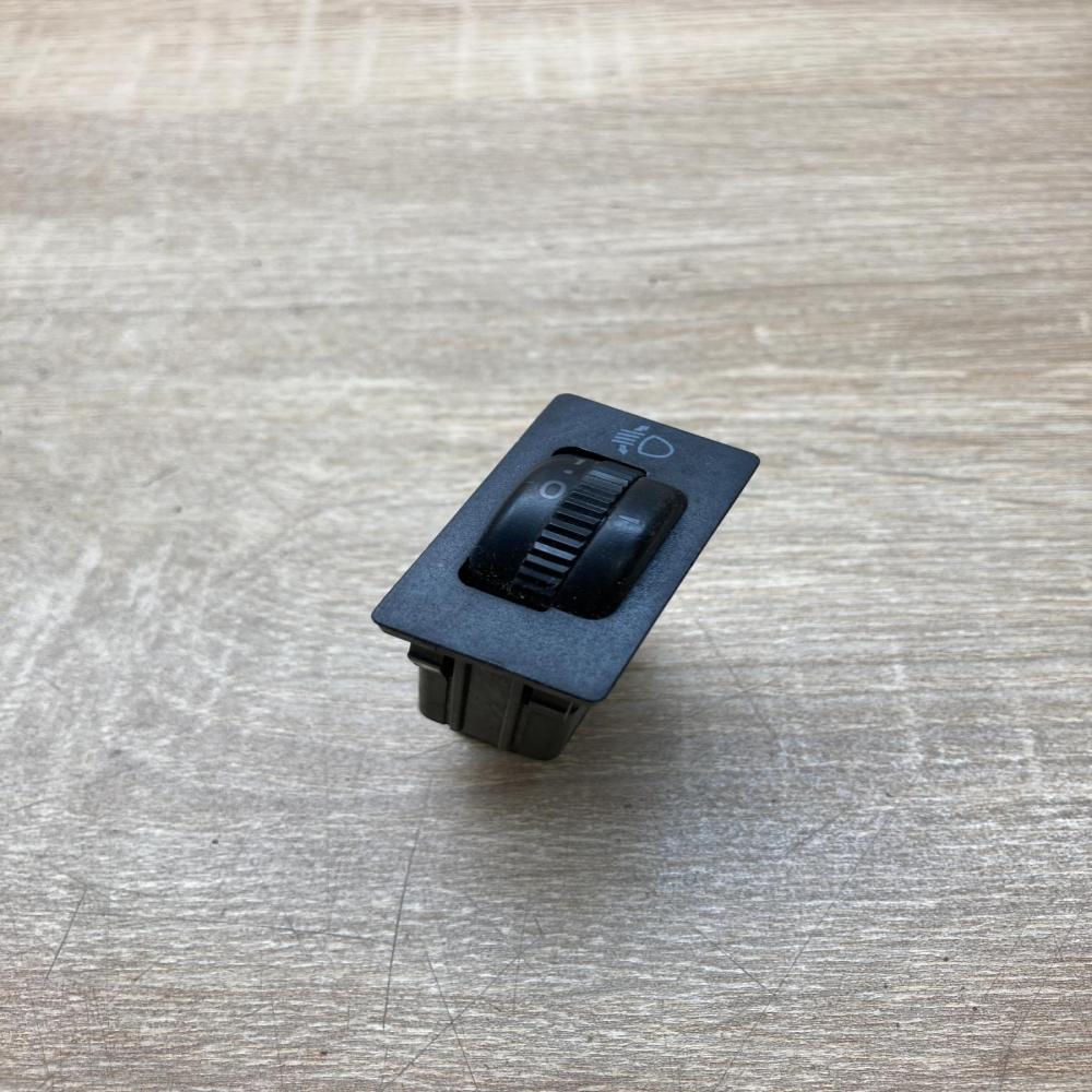 84152 02021 8415202021  Headlight level height control switch Toyota Corolla Ver