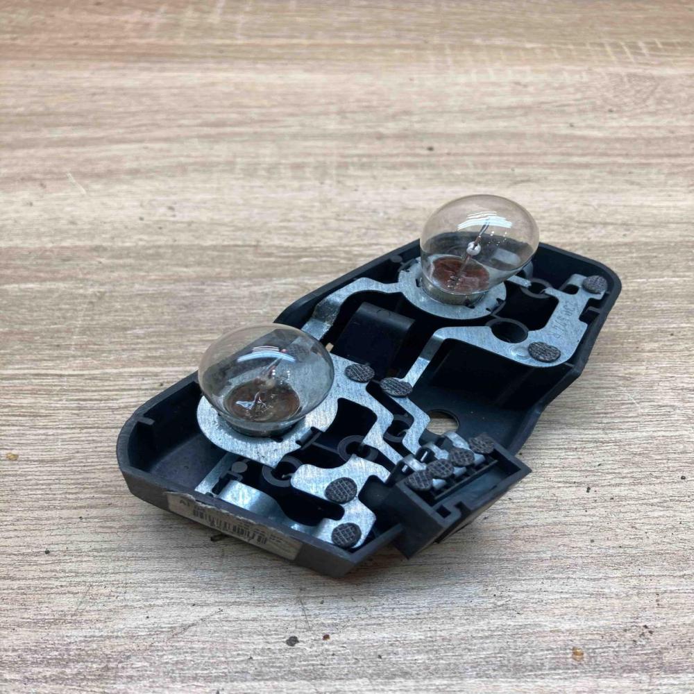 6907938 388570R AI04 Tail light bulb cover holder BMW 3 E46