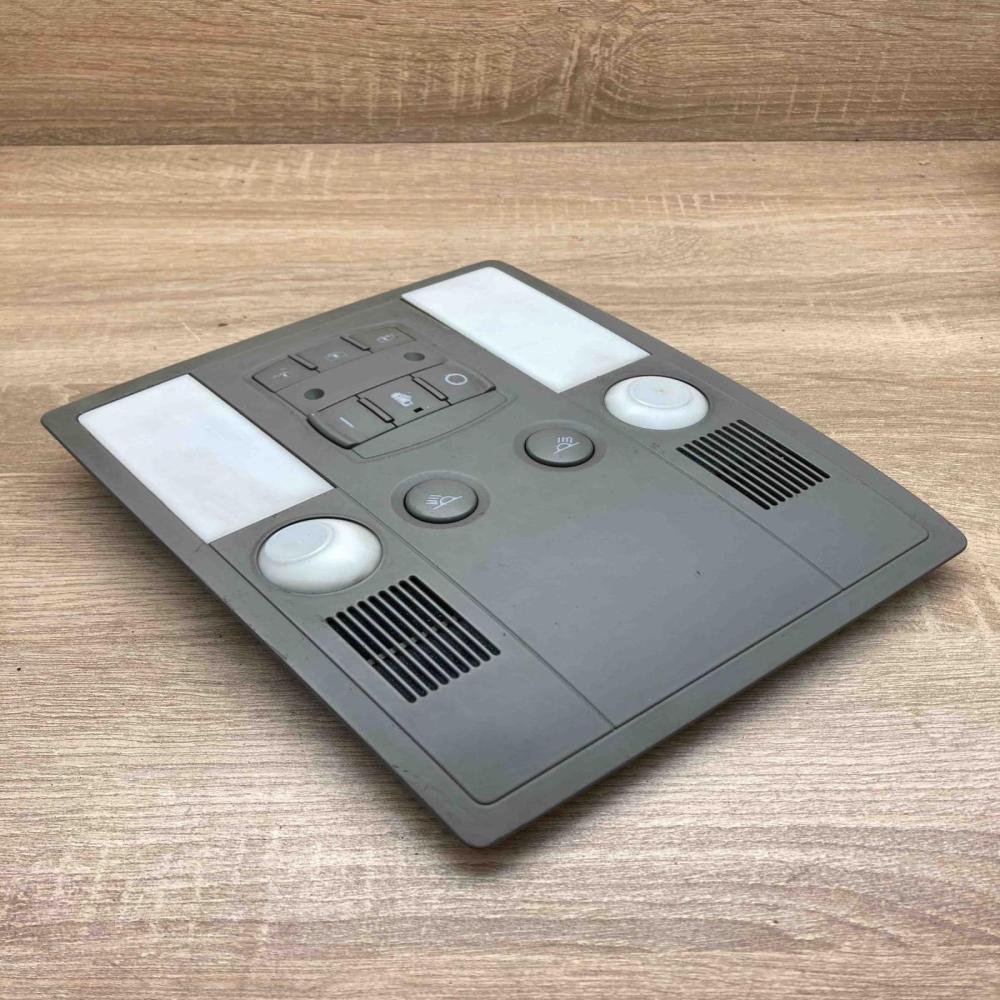 4E0947111L 405111 EC3 Front seat light Audi A8 S8 D3 4E