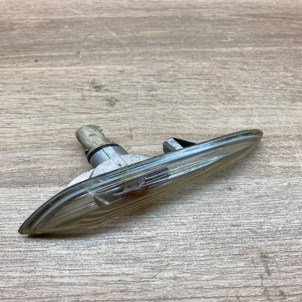 8382104   Front fender indicator light BMW 3 E46
