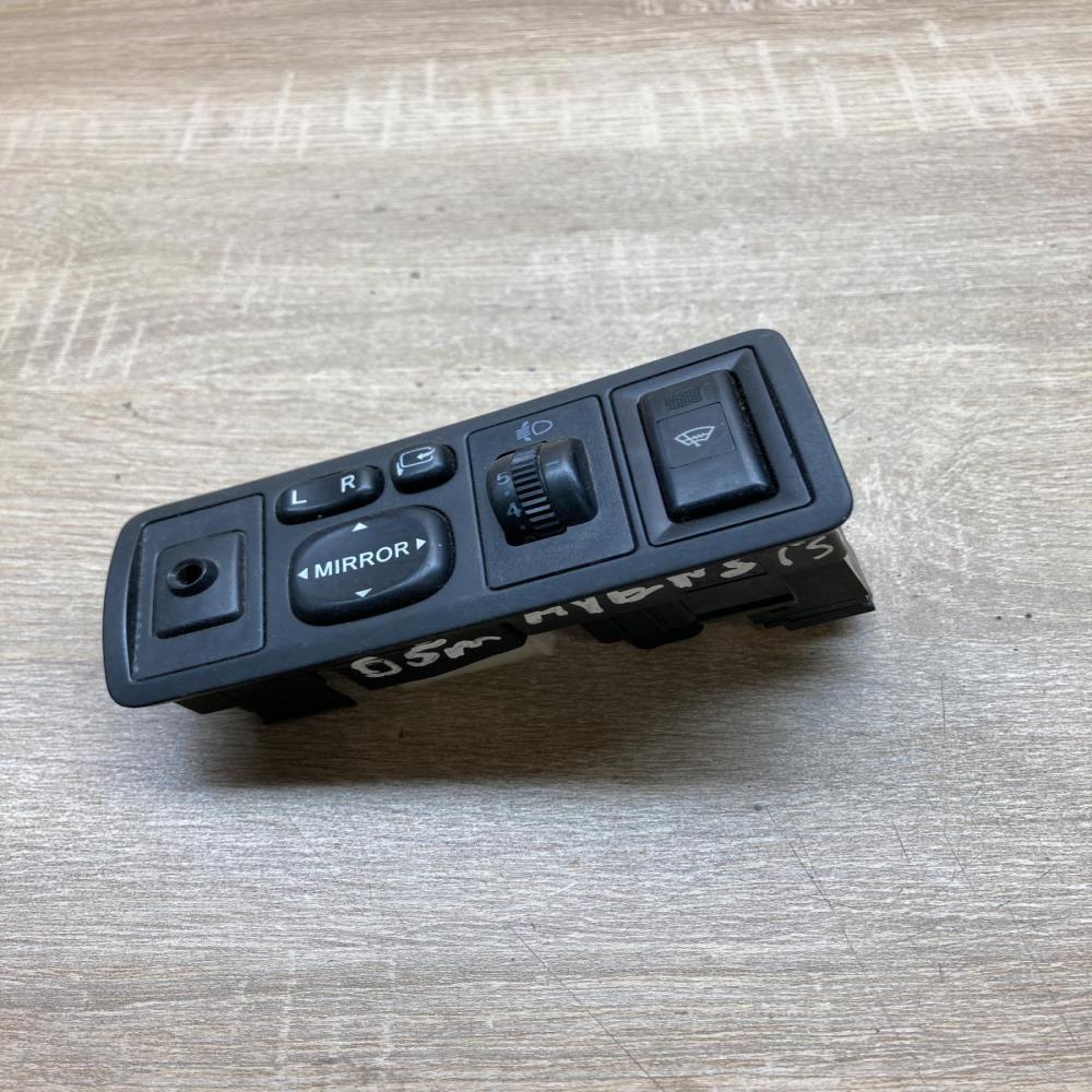 156762 183575 777669 Wing mirror switch Toyota Avensis T250