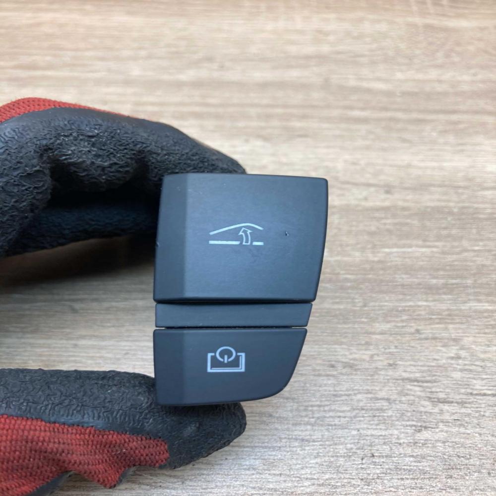 4L2927227   Glove box opening button Audi Q7 4L