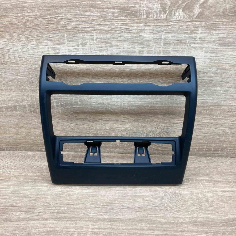 3541174 01370517  Radio/GPS head unit trim BMW X5 E70