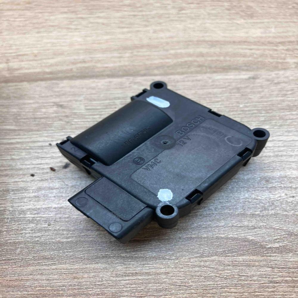4F0820511B 0132801369  Air flap motor/actuator Audi A6 S6 C6 4F