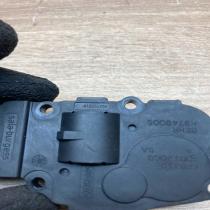 30072009 412650750  Air flap motor/actuator Mercedes-Benz ML W166