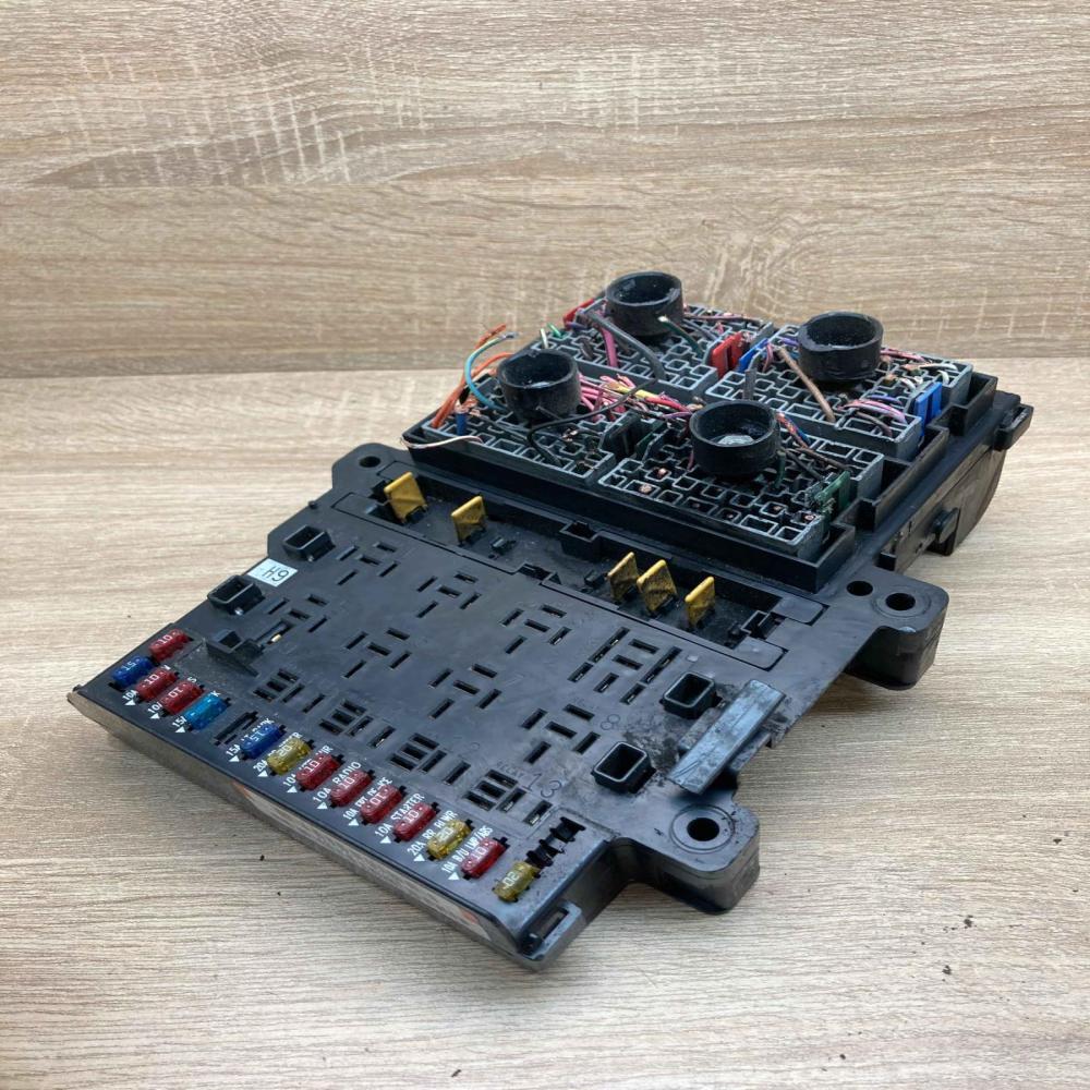 P04707994AE   Fuse module Chrysler Voyager