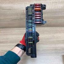 6932452 106887 10  Fuse module BMW 5 E60 E61