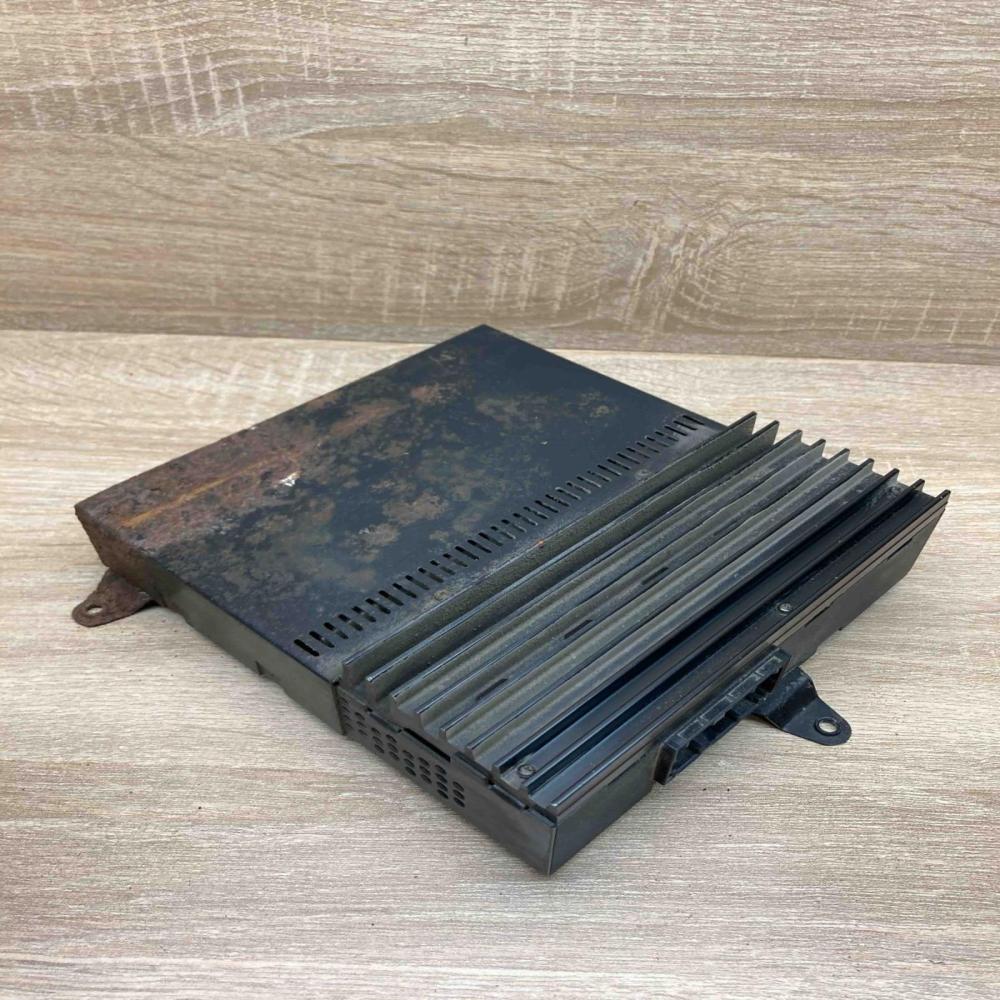 8380955   Sound amplifier BMW 3 E46