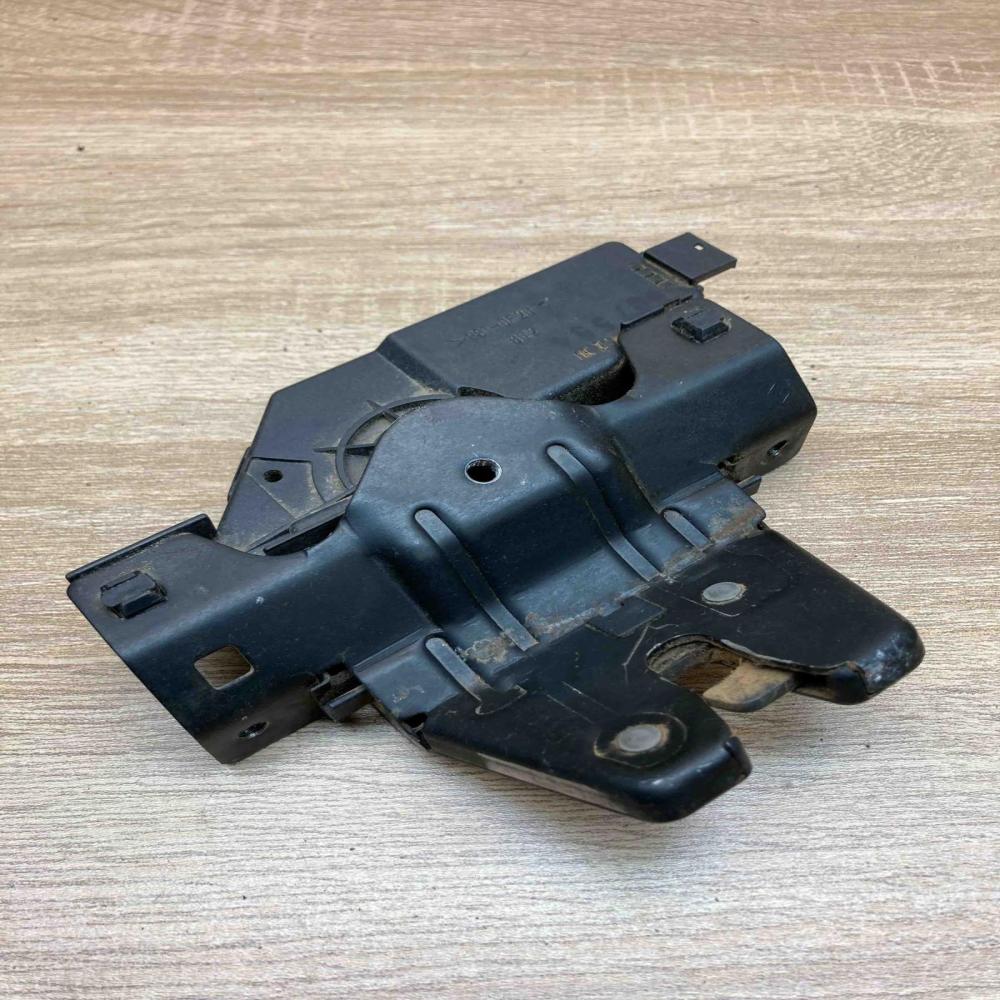 8196401   Tailgate/trunk/boot lock/catch/latch BMW 3 E46