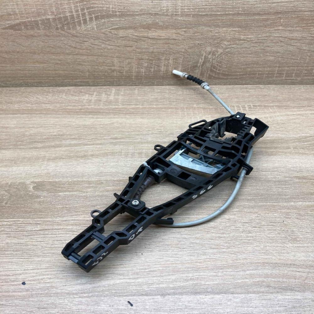 7242575  366 Front door exterior handle/bracket BMW 1 F20 F21