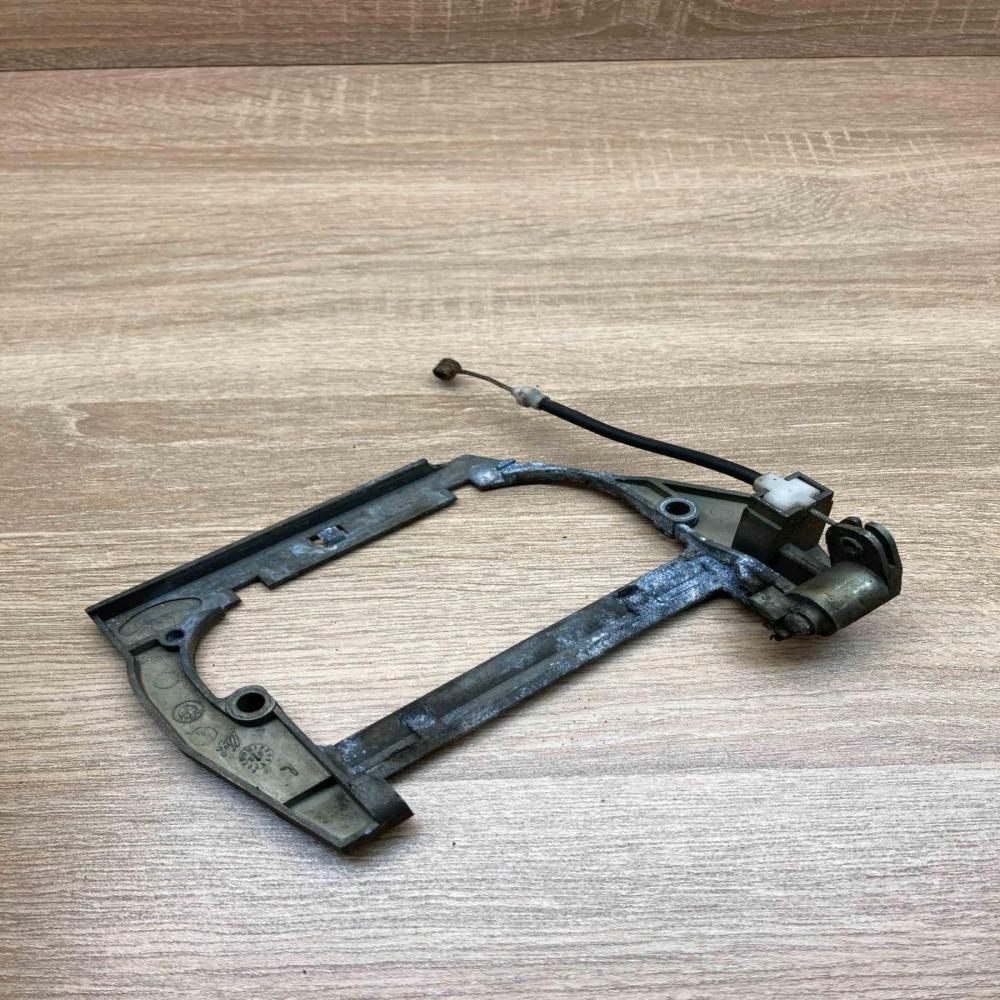 Bracket   Front door exterior handle/bracket BMW 7 E38