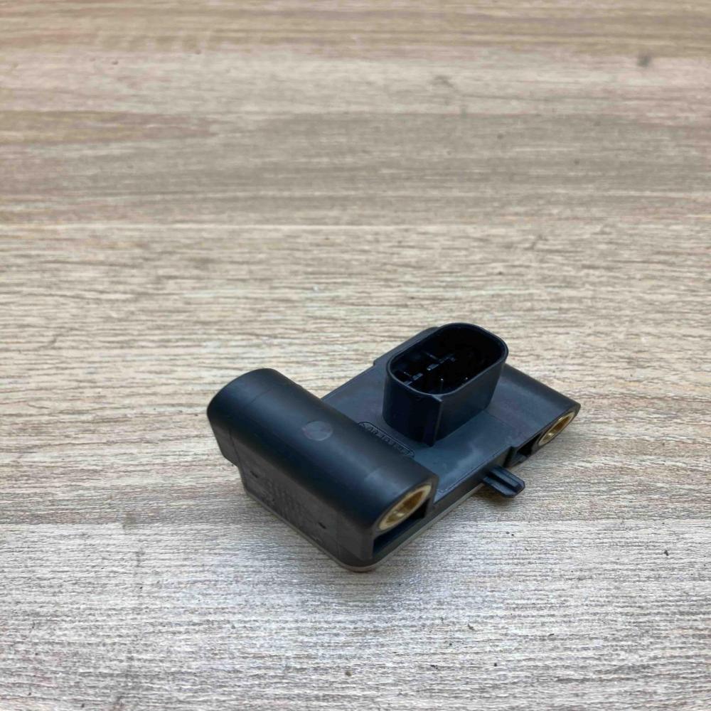 6911003 0285003900  Airbag deployment crash/impact sensor BMW X3 E83