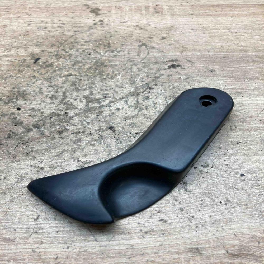 8226621   Engine bonnet (hood) release handle BMW 5 E39