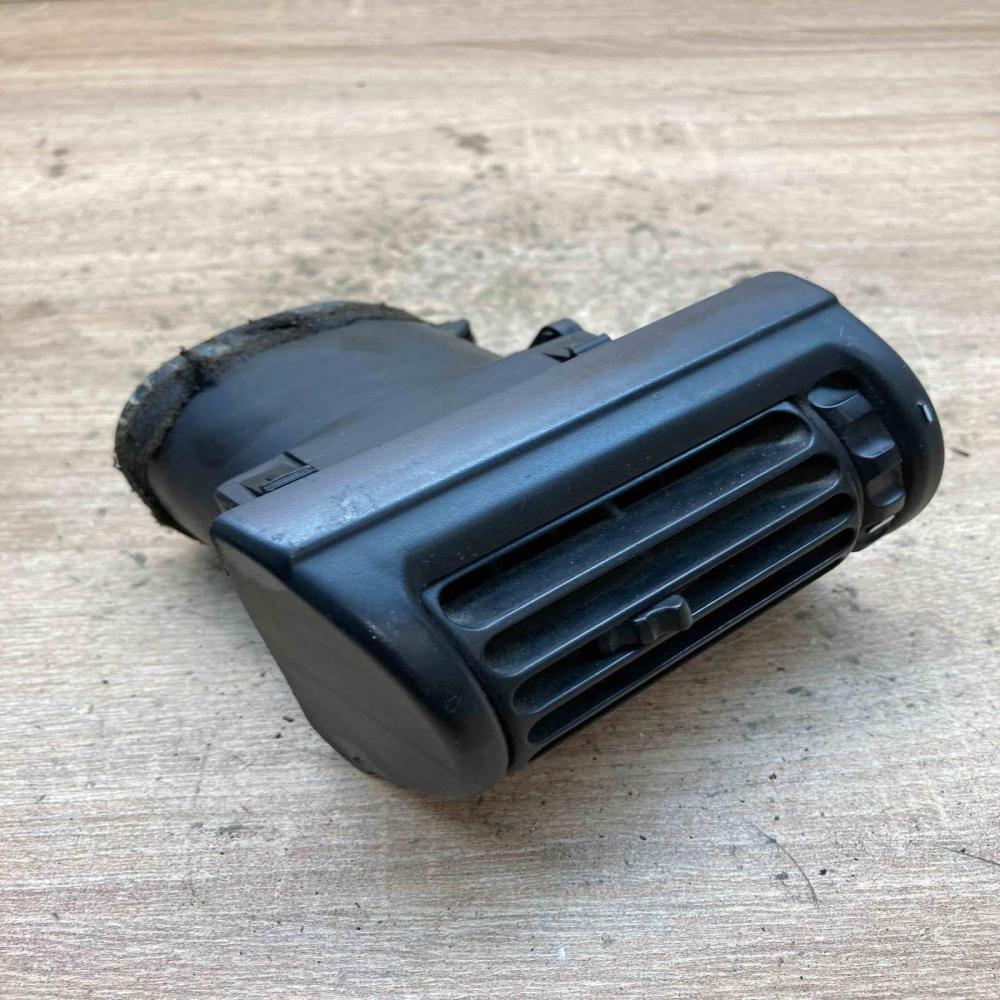 8390217   Dashboard side air vent grill/cover trim BMW 3 E36