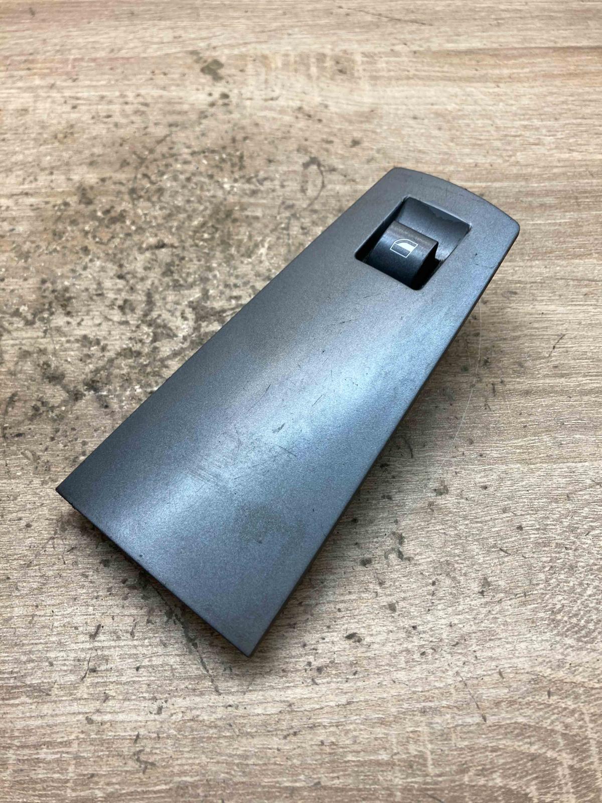 8379597 7024647  Electric window control switch BMW 7 E65 E66