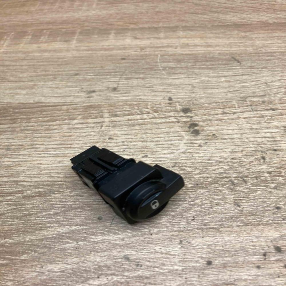 96476626   Central locking switch button Citroen C4 I