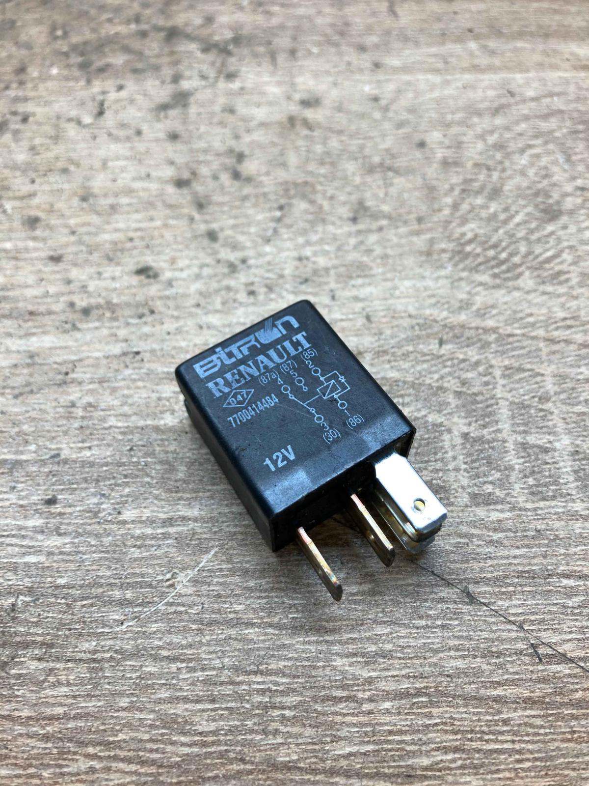 7700414484   Other relay Renault Megane II