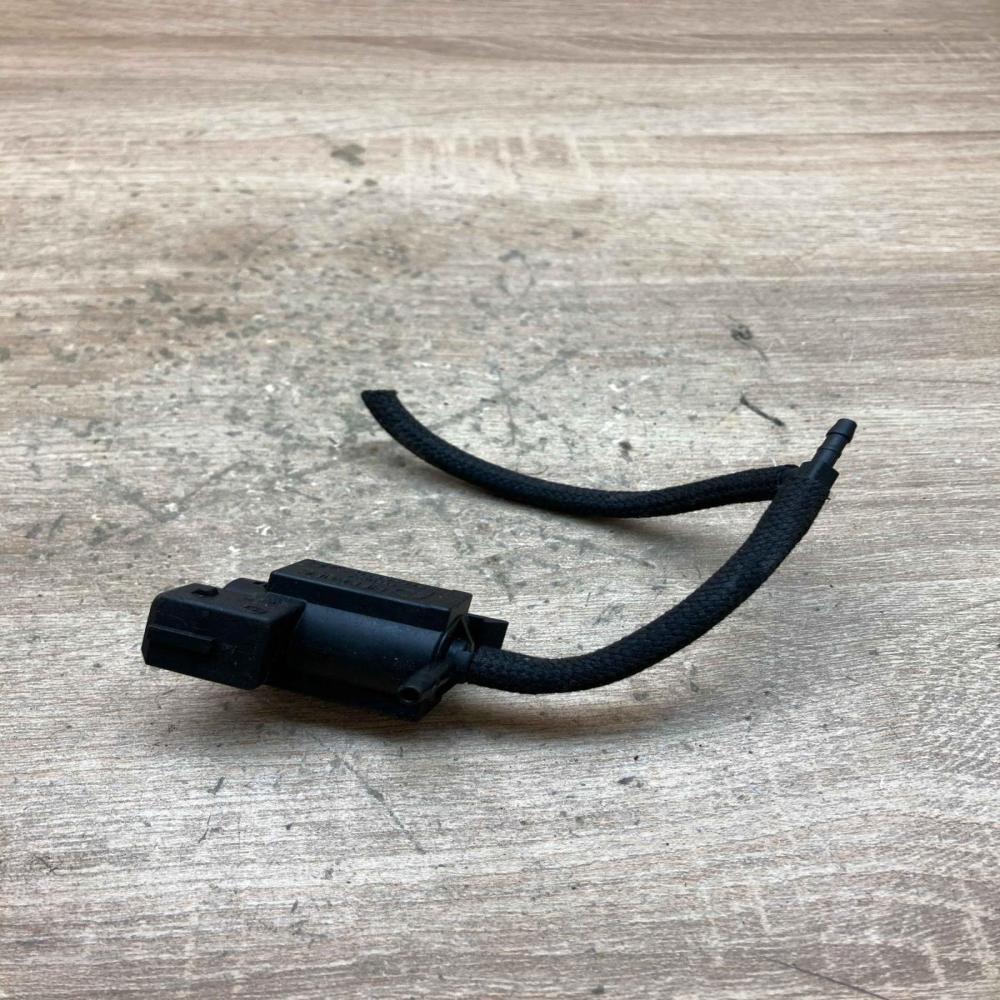 7810831 70231800  Vacuum valve BMW 5 F10 F11