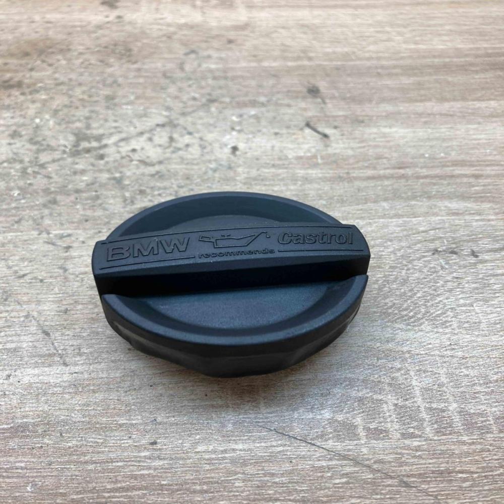 8507153  Castrol Oil filler cap BMW 3 F30 F35 F31