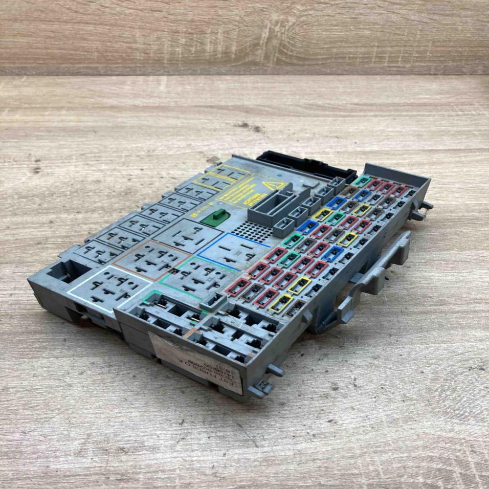24412497  GM Fuse module Opel Zafira A