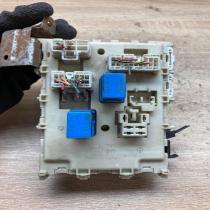 24350 AV700 0815051  Fuse module Nissan Primera
