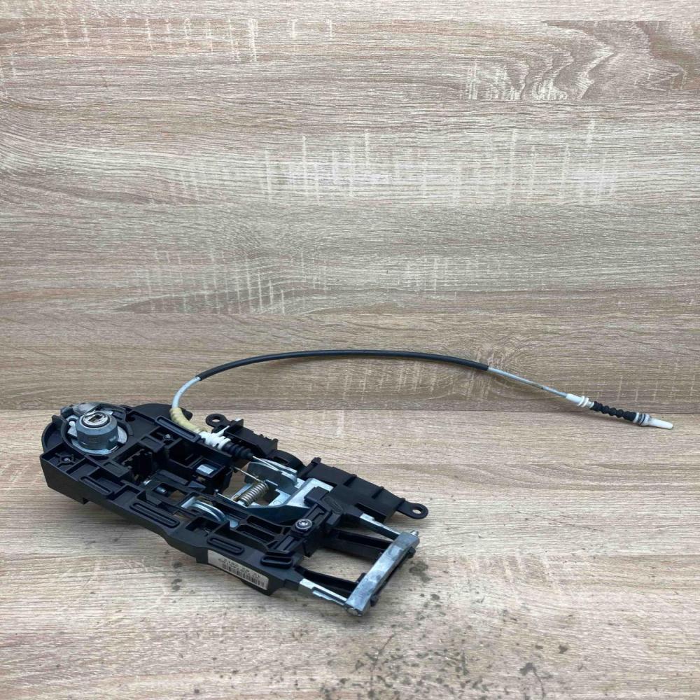 X1720745109   Front door exterior handle/bracket BMW 5 F10 F11