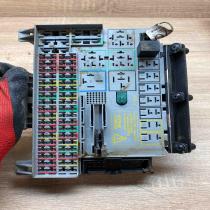 90504534 Main  Fuse module Opel Vectra B