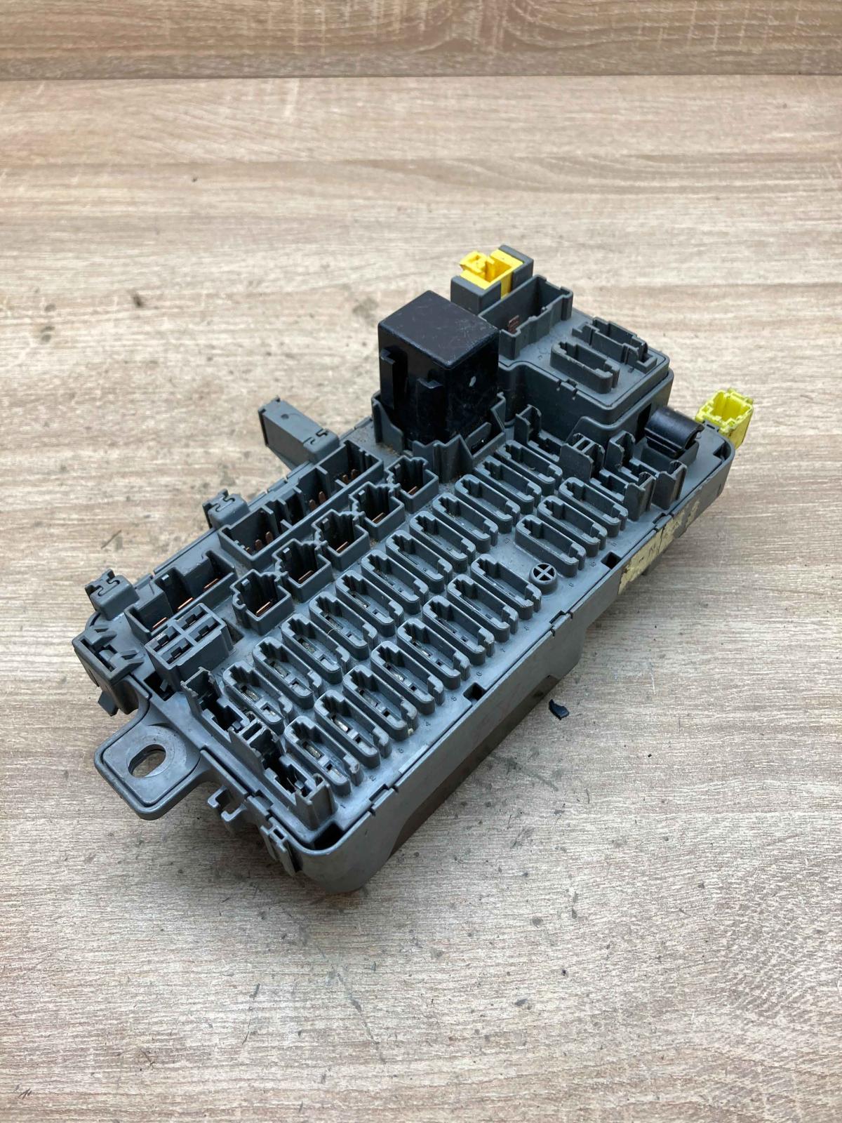 38600 SH3 G1 4Y28B  Fuse module Honda Civic