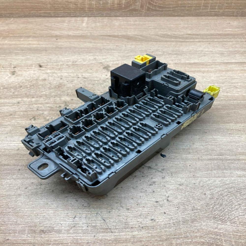 38600 SH3 G1 4Y28B  Fuse module Honda Civic