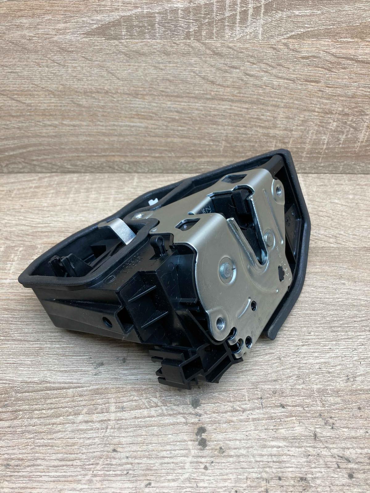 7229460 A053702  Rear door lock BMW 5 F10 F11