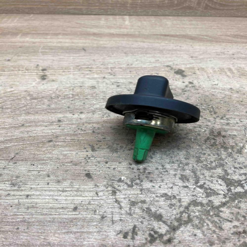 1183342   Fuel tank cap BMW 3 E46