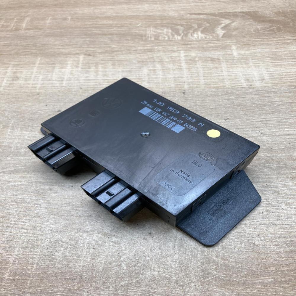 1J0959799N 5DK007954  Comfort/convenience module Volkswagen PASSAT B5