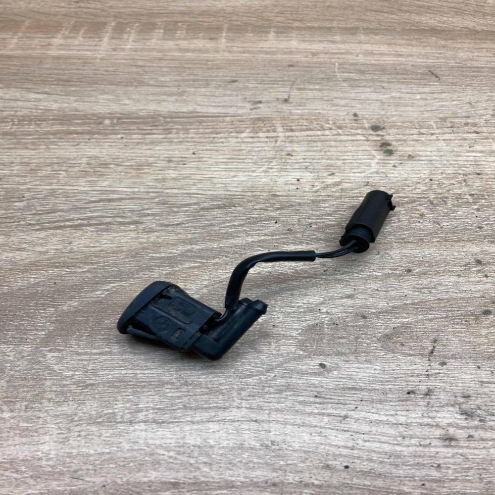 8361042   Windshield washer spray nozzle BMW 5 E39