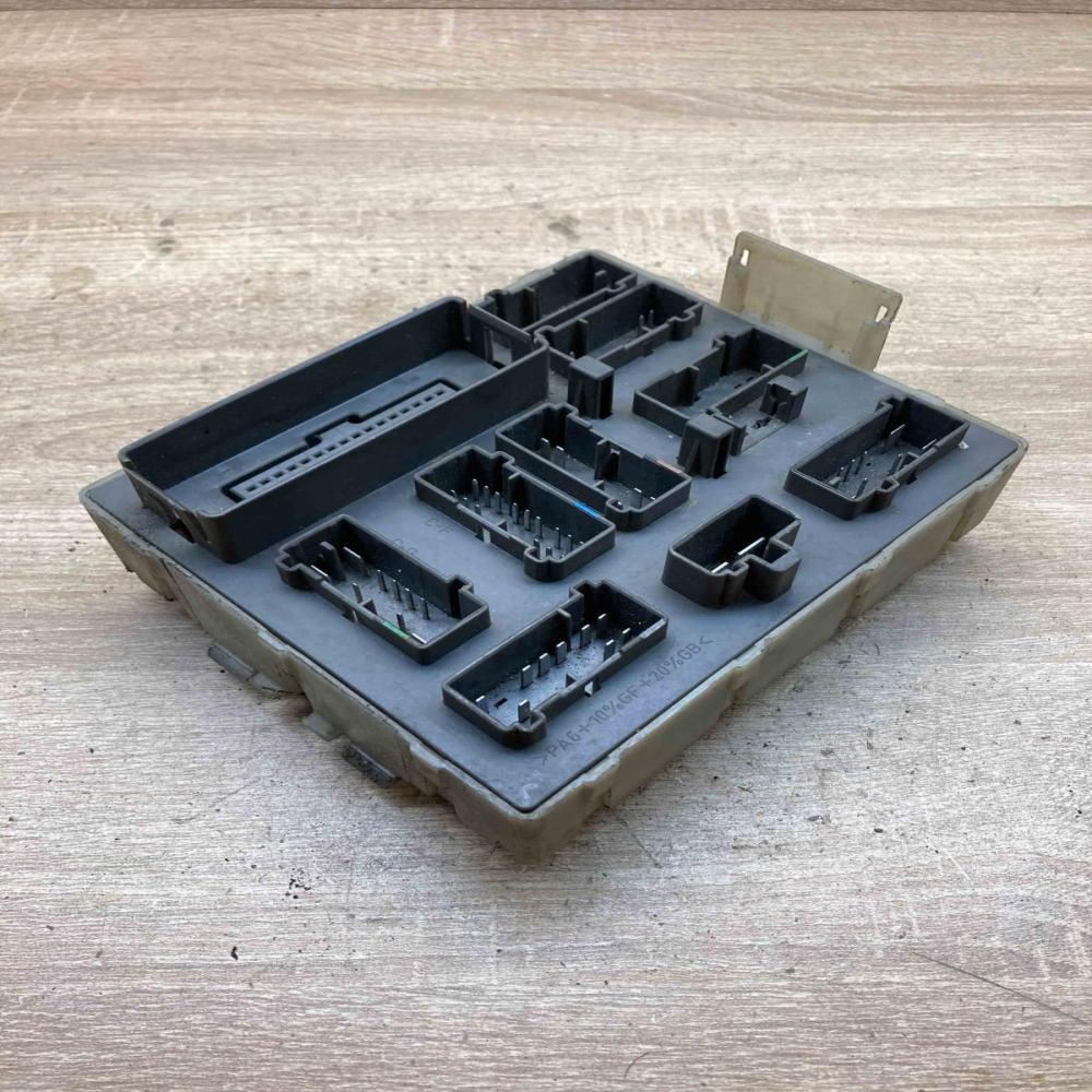 518234901   Fuse module Ford Focus