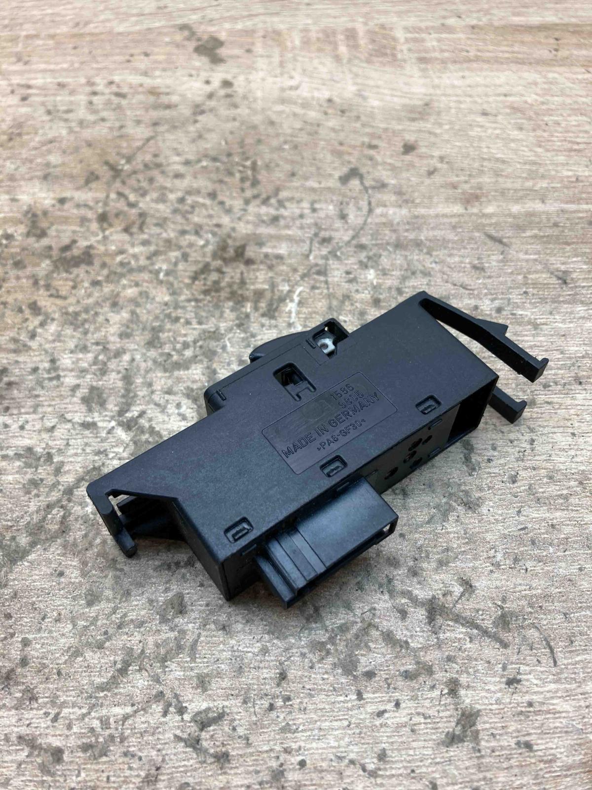 6902176 1586  Electric window control switch BMW 3 E46