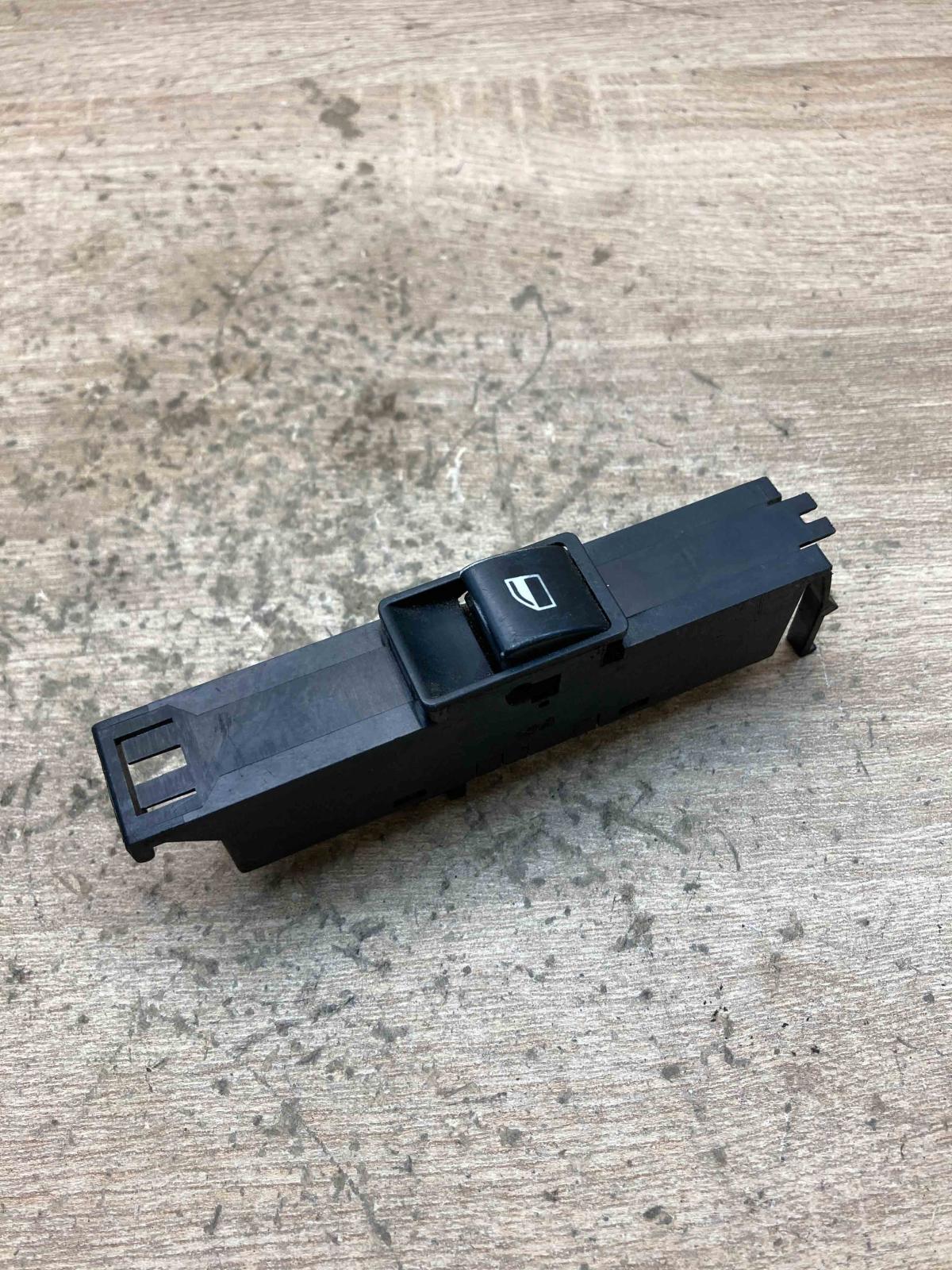8381511 03120320  Electric window control switch BMW 3 E46