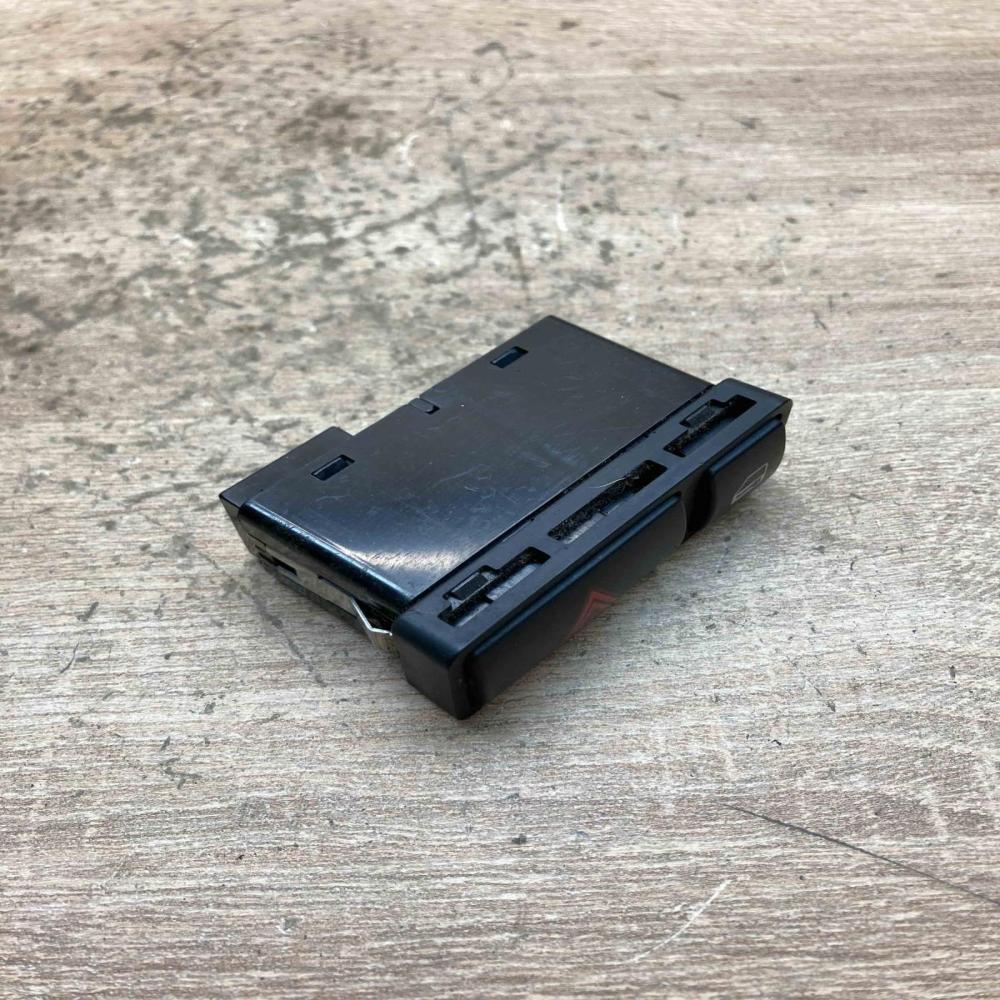 8368920 Used  Hazard light switch BMW 3 E46