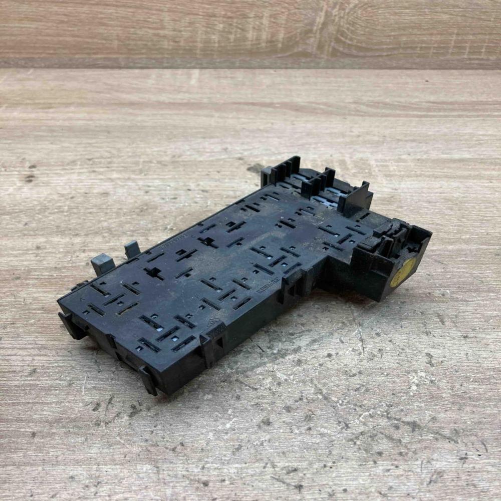 7703297193 Used  Fuse module Renault Scenic I